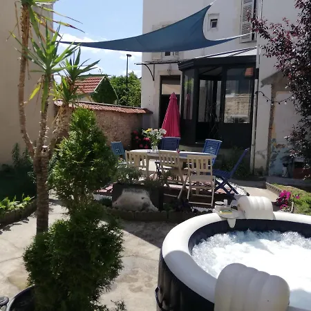 Apartment F1 Proche Des Thermes